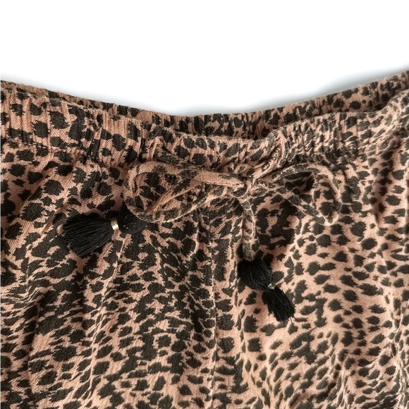 Amuse Society Cheetah Print Beachy Short - Size Medium - Picture 3 of 5